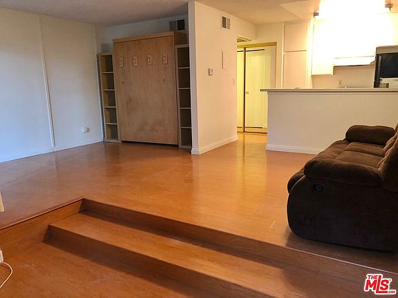 3rd image of 18645 Hatteras St Unit 183