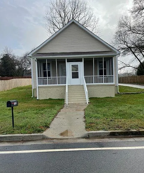 1605 Broad St NE — Photo 1