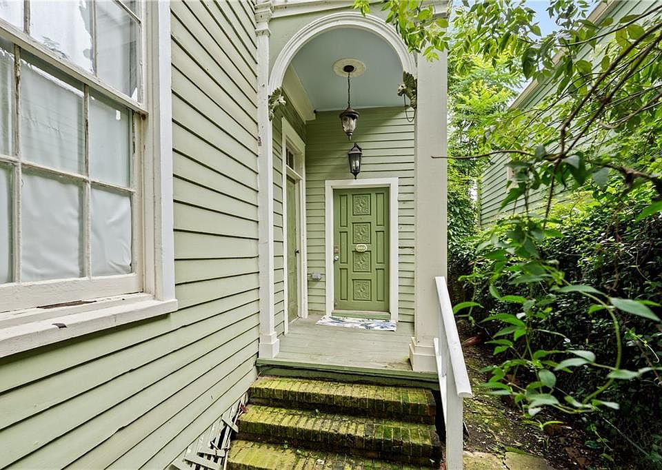 1st image of 2033 Coliseum St APT 2