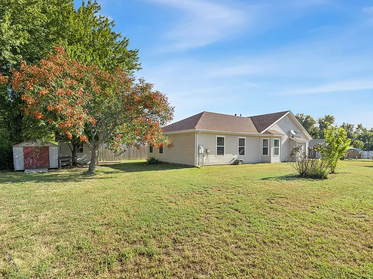 820 SW Arrowhead Dr — Photo 20