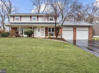 711 Foxcroft Dr, Cinnaminson, NJ 08077