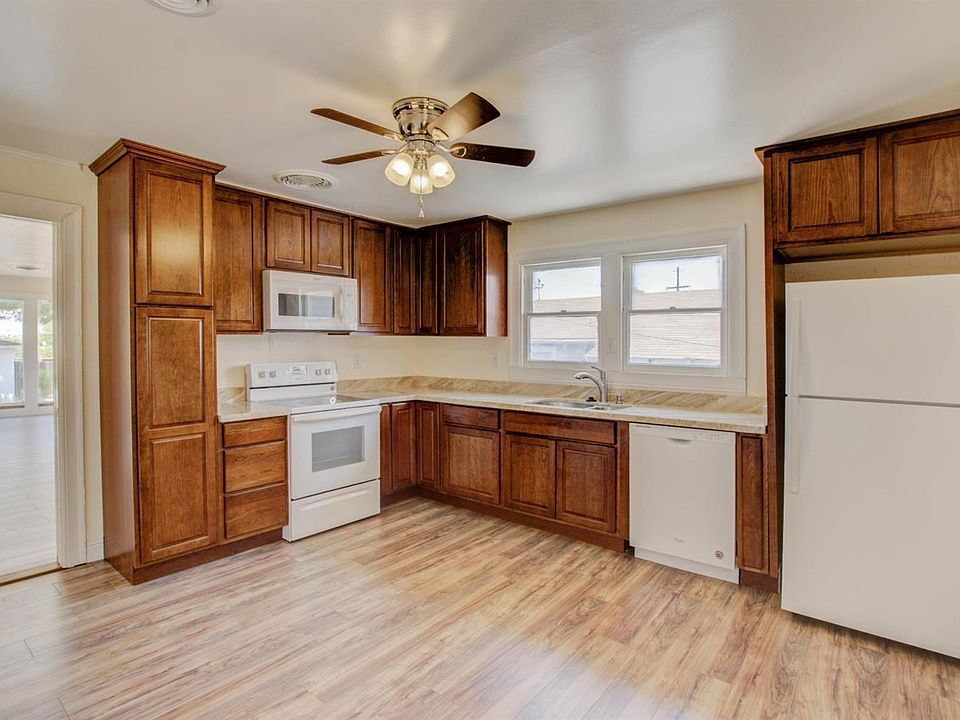 1st image of 206 Crest St