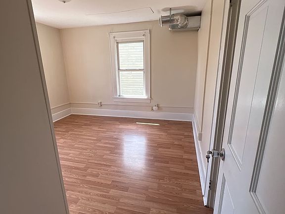 4th image of 248 Fife St #3