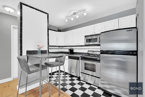 Sold by Bond New York | media 2