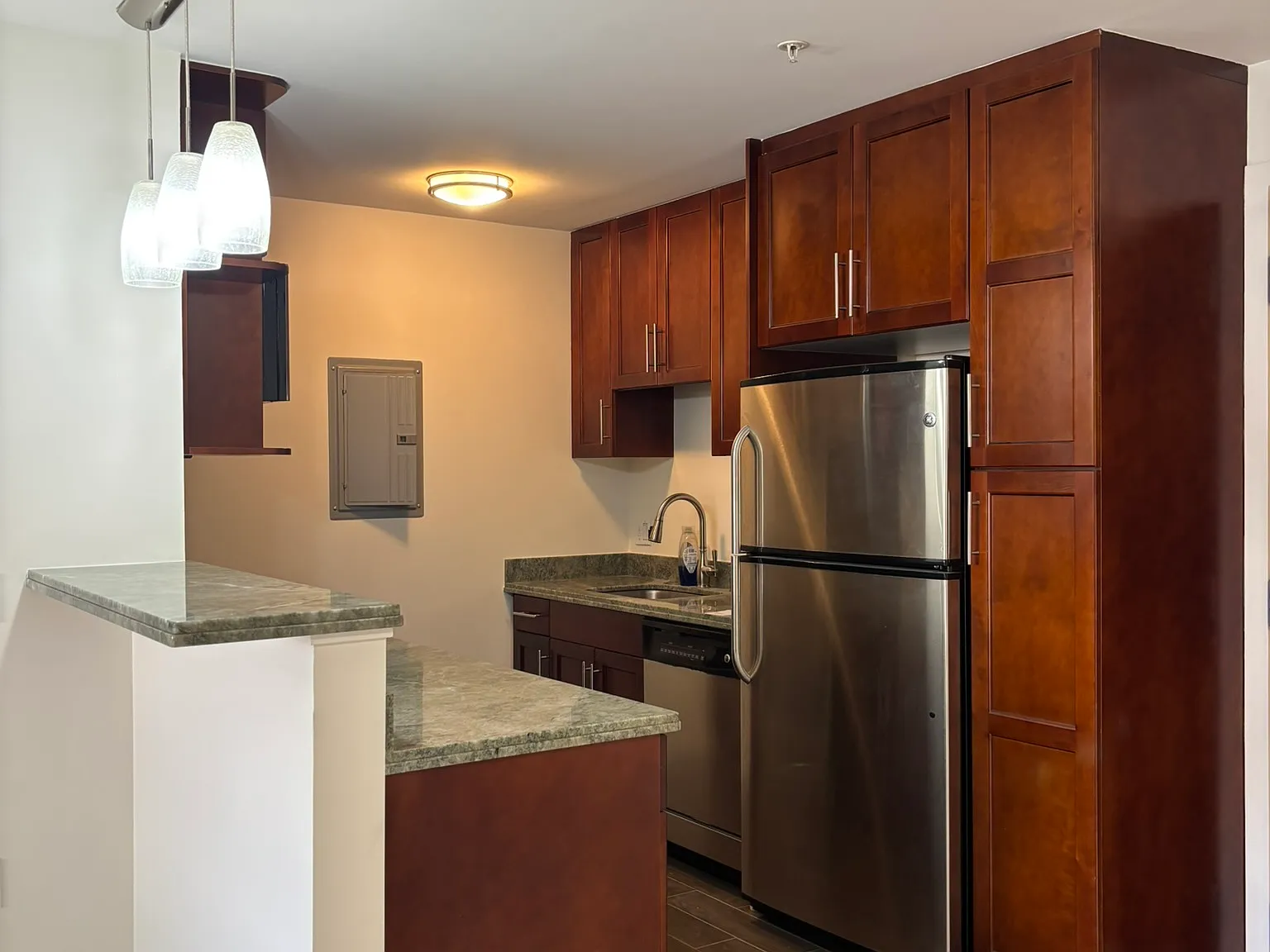 2 bed, 837 sqft, $3,500 — Photo 1