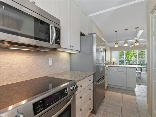 490 Broad AVE S #H490, NAPLES, FL 34102