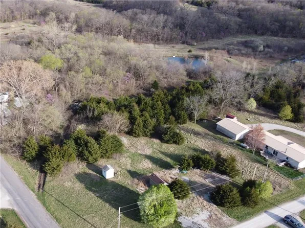 94-98 102 Brave Dr, Lacygne, KS 66040