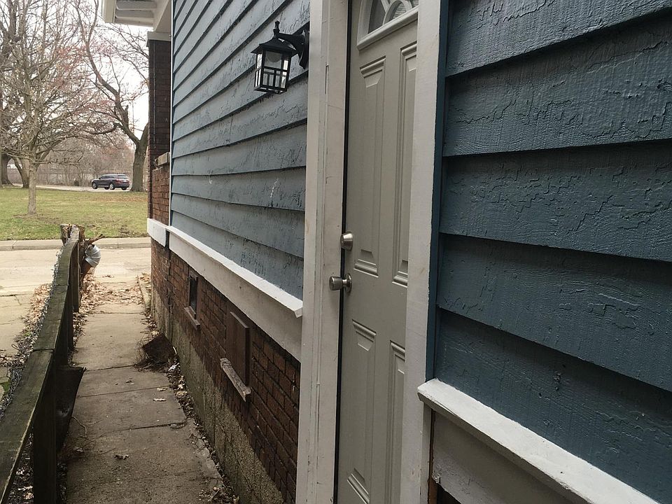1st image of 2820 1/2 N Park Ave