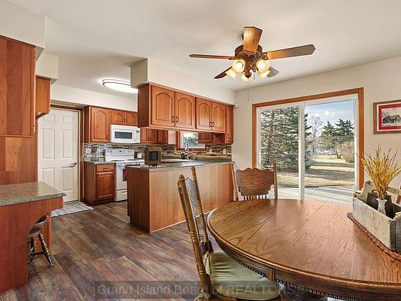 5th image of 4057 W Capital Ave