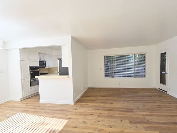 3rd image of 14706 Dickens St APT 11