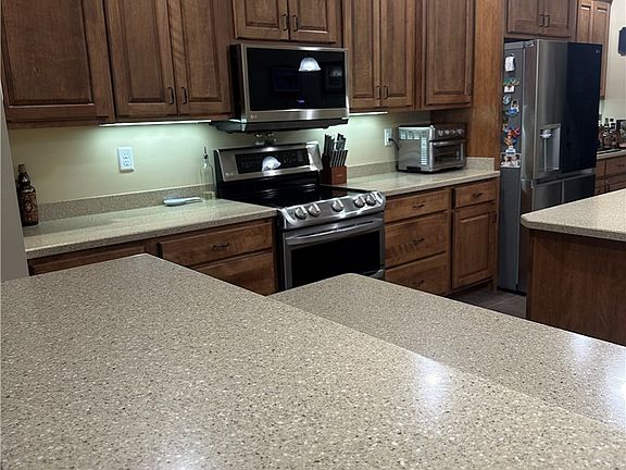 5th image of 7050 Creekside Cir