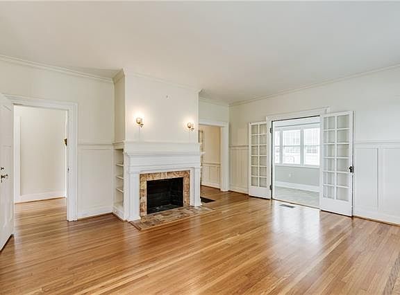 5th image of 1125 Mistletoe Dr