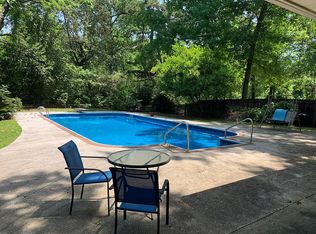 5812 Lakeview Dr, Hanahan, SC 29410