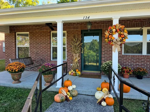 134 Hackberry Way, Dandridge, TN 37725