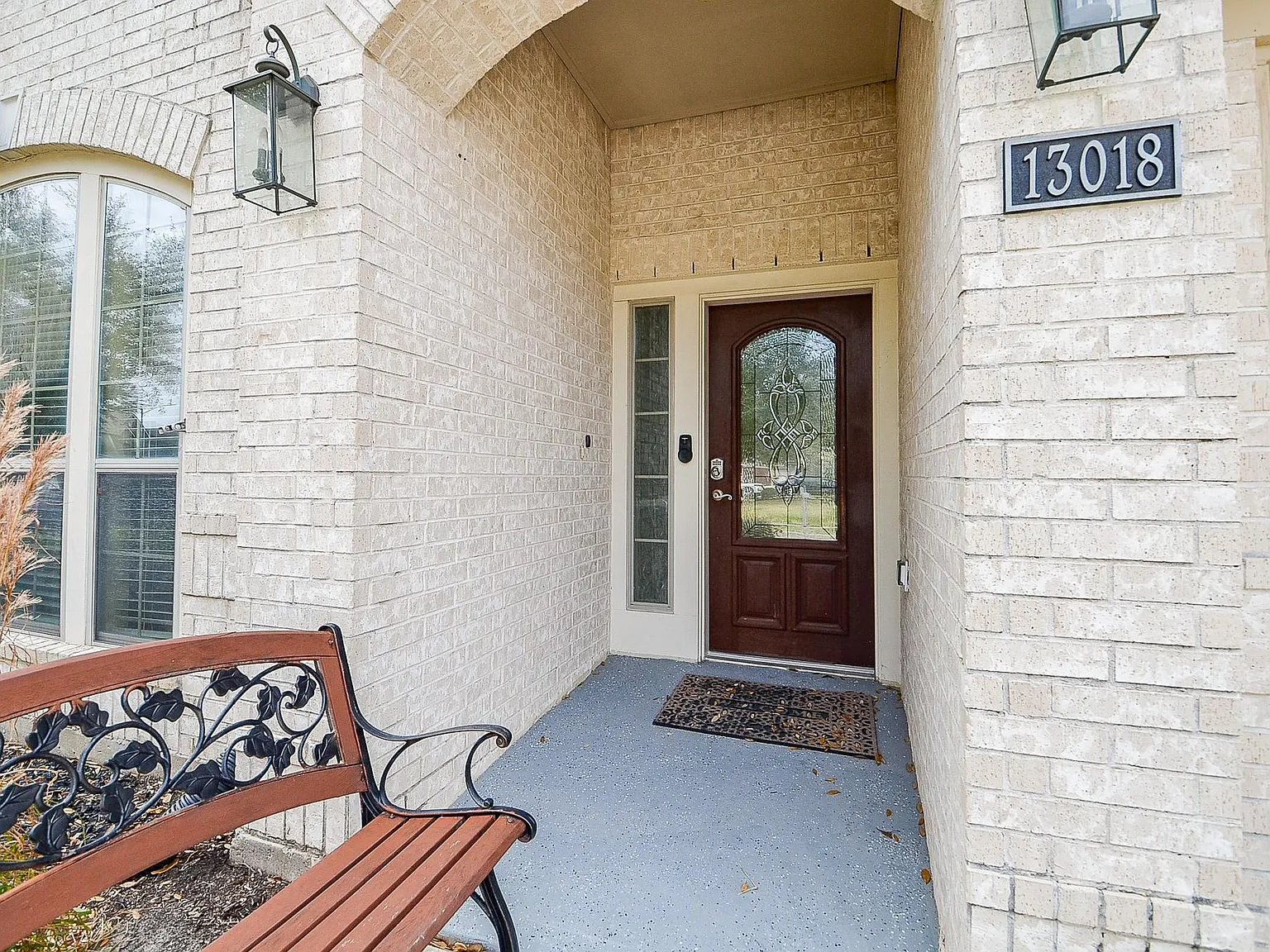 3 bed, 3.0 bath, 2620 sqft, $2,595 — Photo 2
