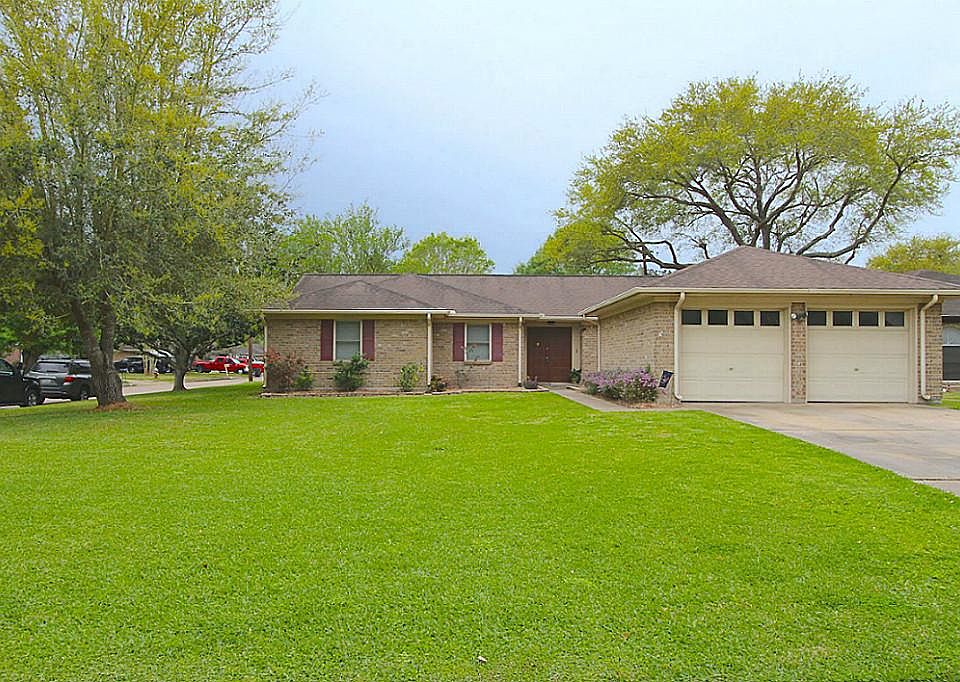1st image of 221 Englewood Dr