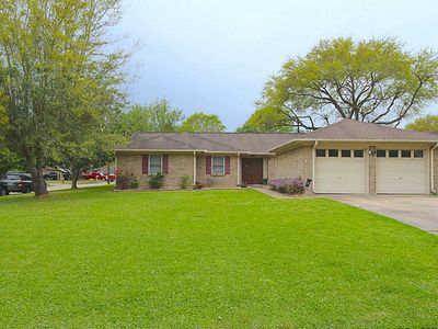 221 Englewood Dr, League City, TX, 77573
