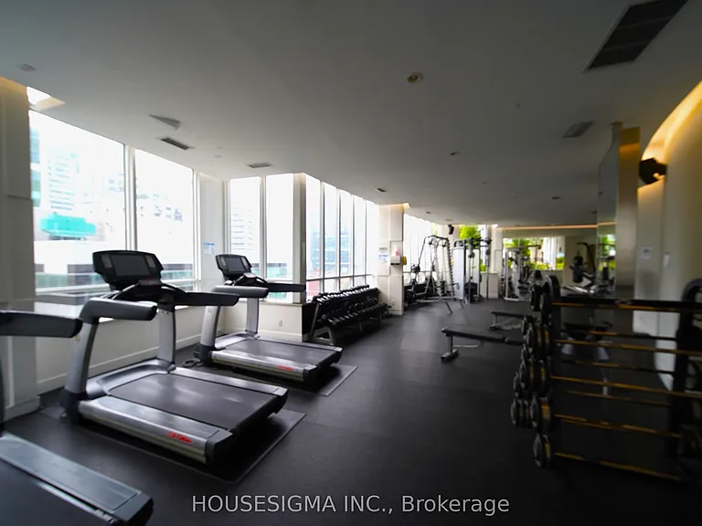 270 Wellington St W #222 — Photo 4
