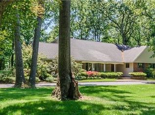 6 Victorian Ln, Glen Head, NY 11545