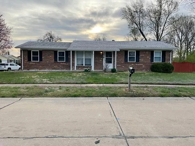 3026 Luxury Dr photo 1