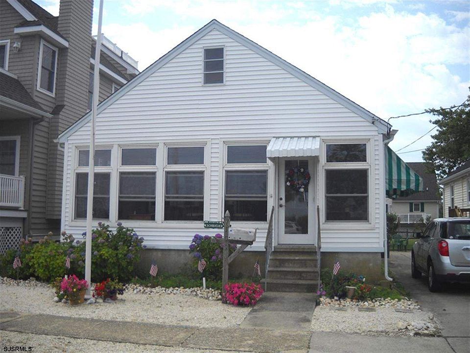 1st image of 102 Roosevelt Blvd