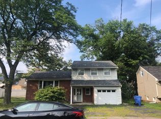 20 Coral Ct, Colonia, NJ 07067