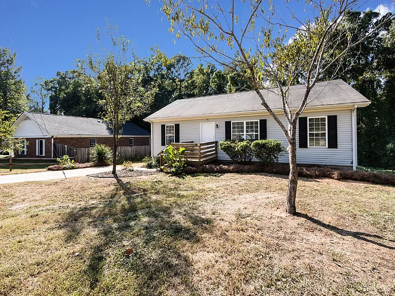 814 King Arthur Dr — Photo 2