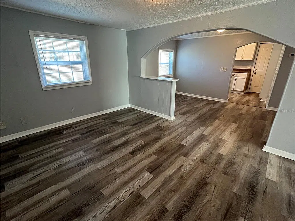 2 bed, 1.0 bath, 874 sqft, $1,250 — Photo 3