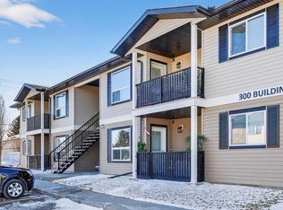 8 N Bayside Pl #302, Strathmore, AB T1P 0E1