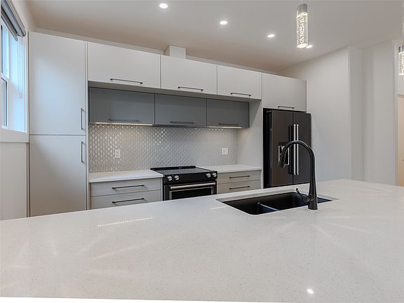 4th image of 190 Vancouver Ave #104