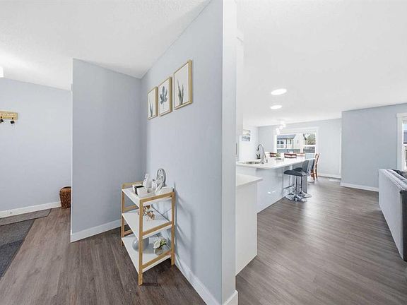 4th image of 19 Marthas Meadow Close E