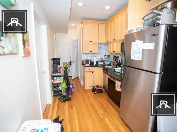 71 Thatcher St, Brookline, MA
