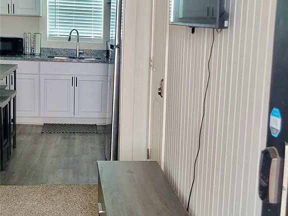 4th image of 3315 Reeves St #1