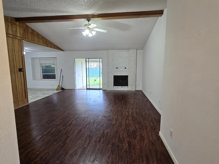 301 Colony Dr — Photo 7