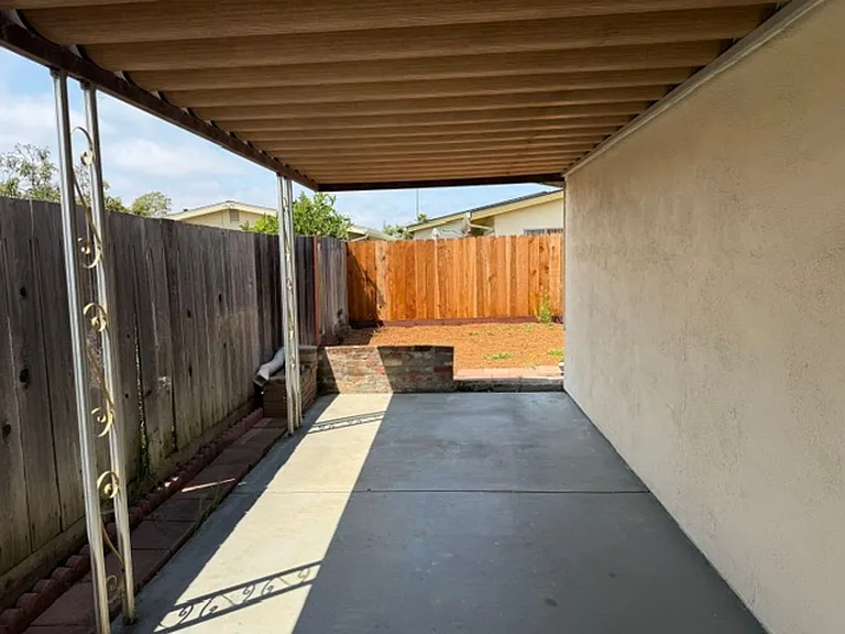 583 Bridge St — Photo 15