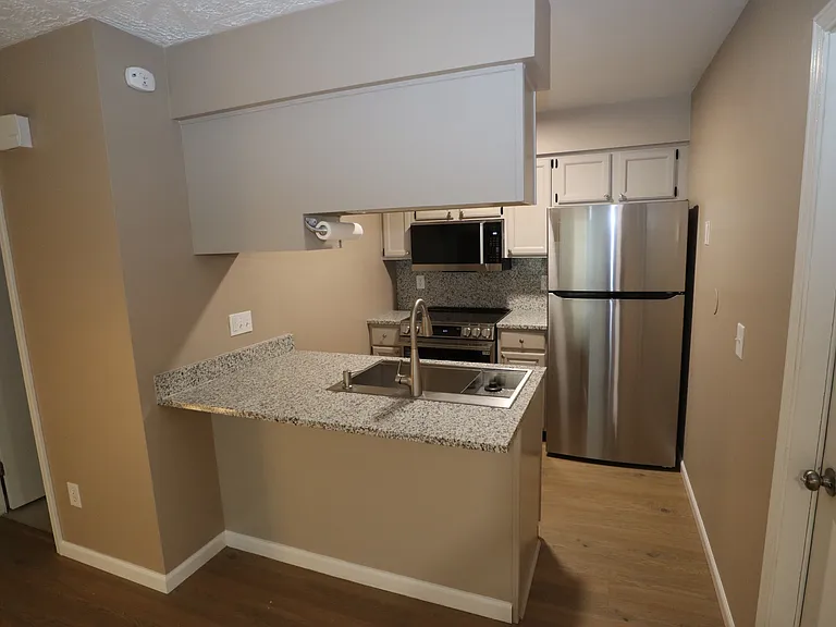206 E Chimney Hill Dr #206 — Photo 4