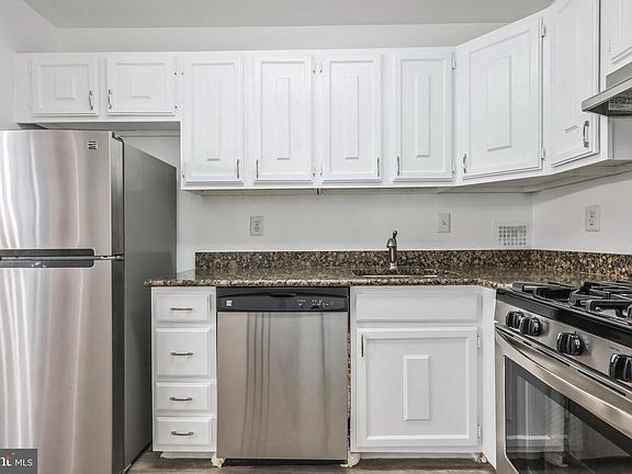 3rd image of 6143 Leesburg Pike APT 207