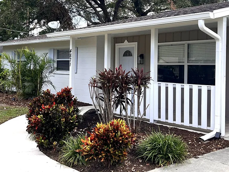 4871 Southland Dr — Photo 2