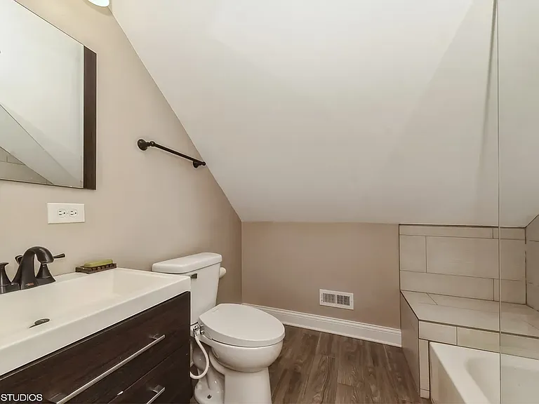 3633 N Nordica Ave — Photo 12