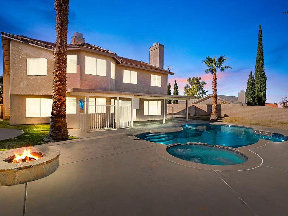 beautiful pool & spa