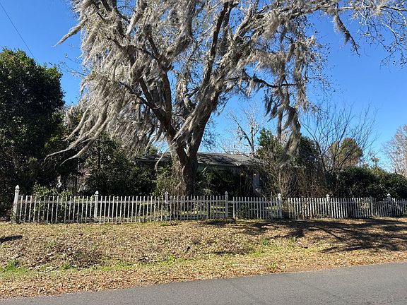3rd image of 204 SW Church Ave