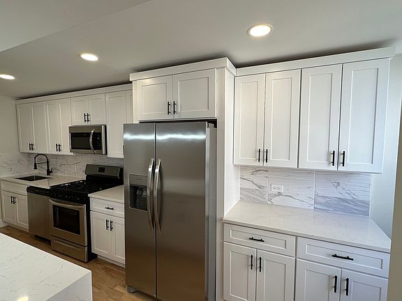 3rd image of 3950 N Lake Shore Dr APT 920