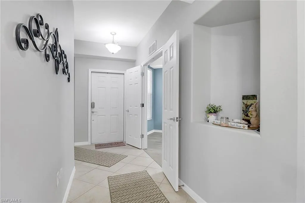 2 bed, 2.0 bath, 1378 sqft, $4,500 — Photo 2