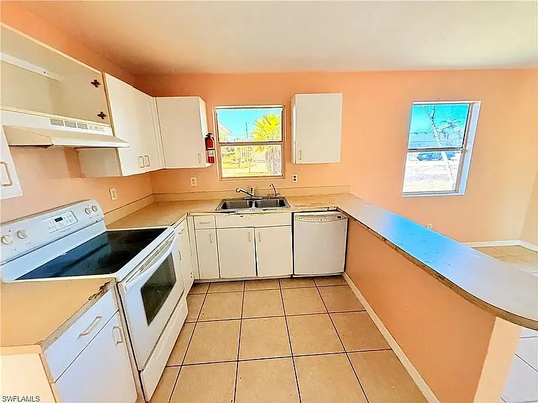 419 NE 16th Pl — Photo 7