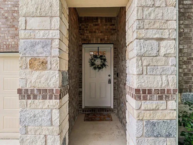 616 Sigourney Way — Photo 2