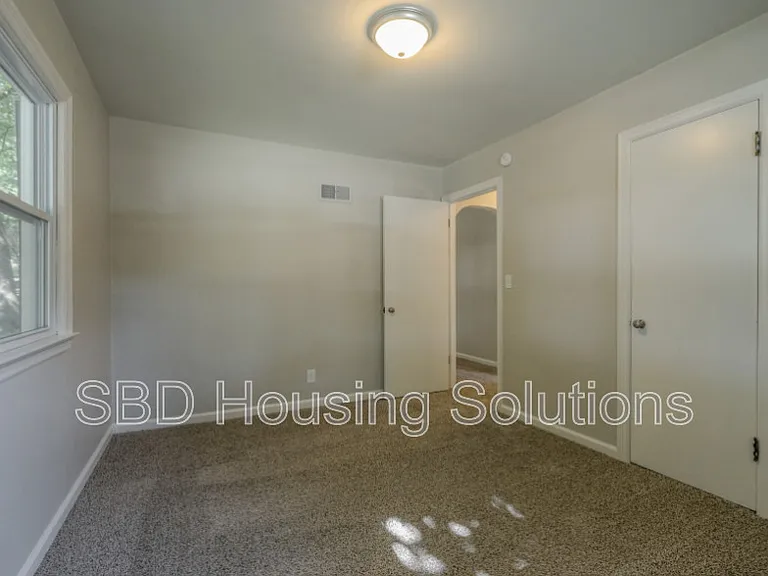 1002 Orchard Ave — Photo 4