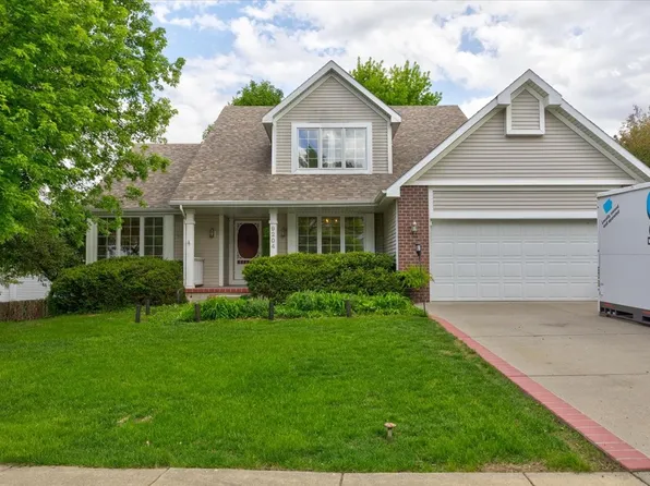 9204 Oakridge Pl, Johnston, IA 50131
