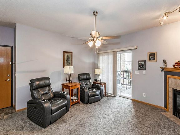 3rd image of 560 N Kansas Ave #5
