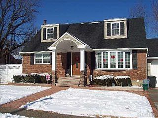 5th image of 2775 Birch Ave