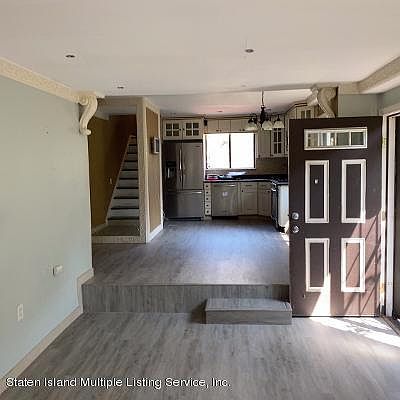 3rd image of 46 Fox Hunt Ct